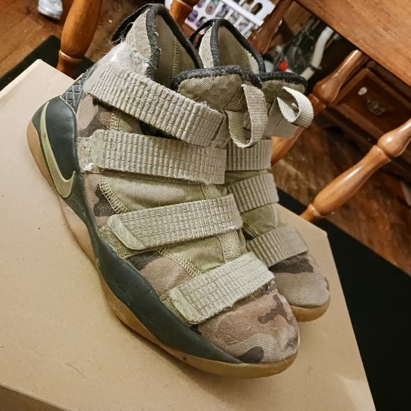 Boys Nike Camo 5.5y - Picture 3 of 4